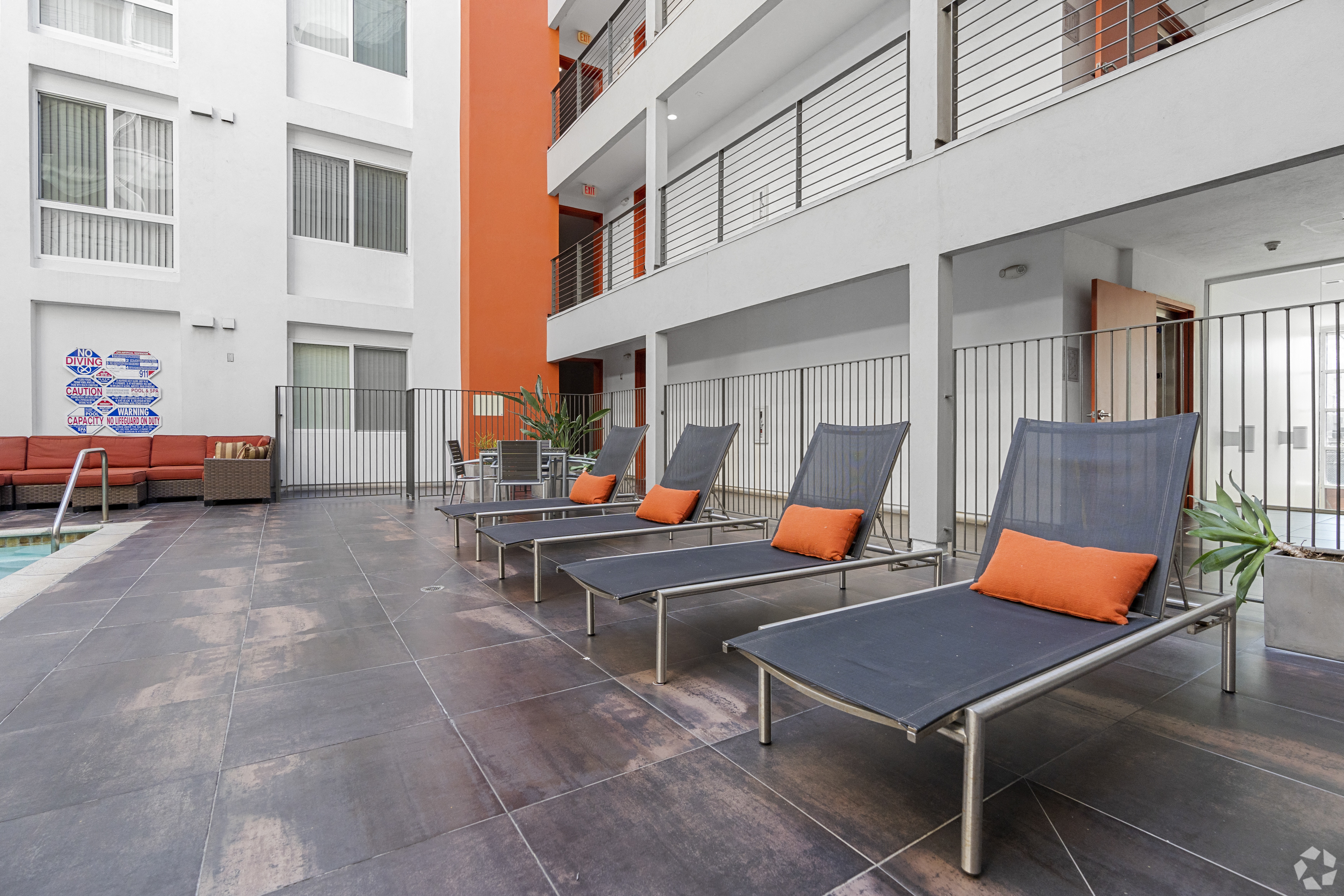 http://cdn.rentcafe.com/dmslivecafe/2/47011/BuildingPhoto (10).jpg